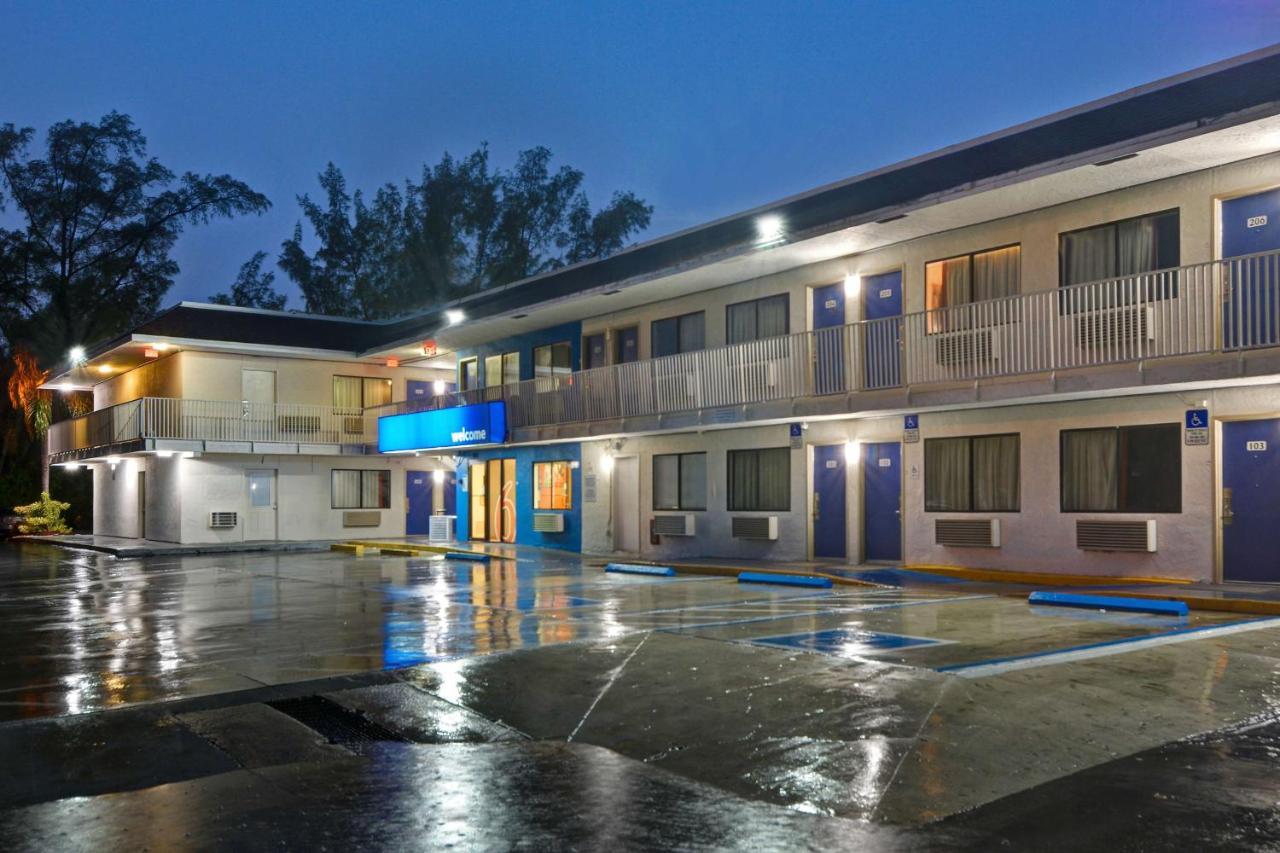 Motel 6 Dania Beach Esterno foto