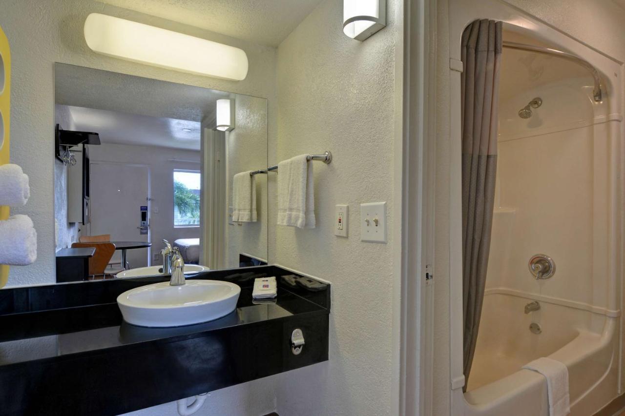 Motel 6 Dania Beach Esterno foto
