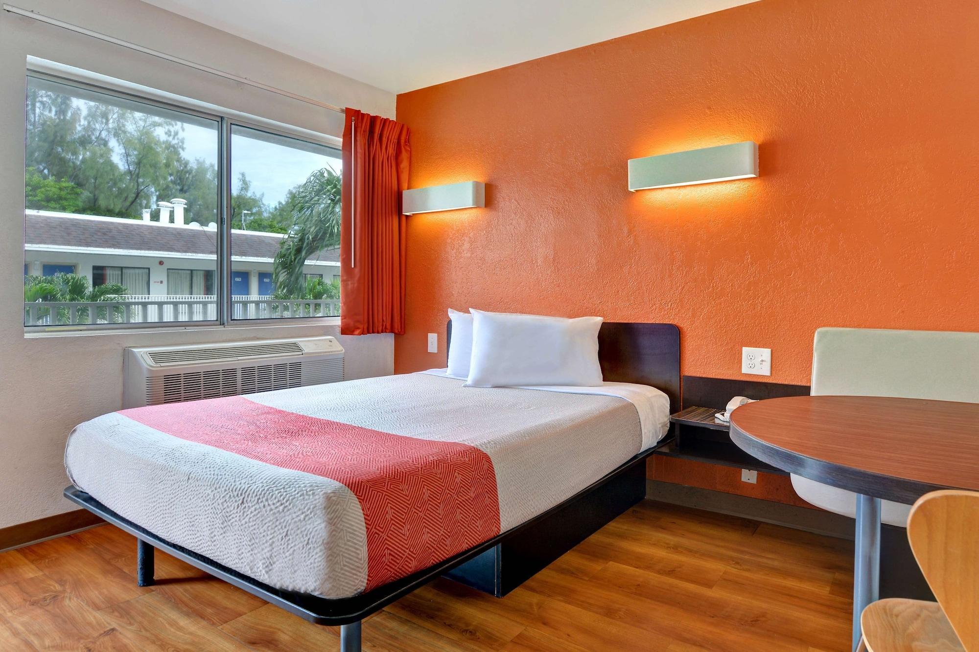 Motel 6 Dania Beach Esterno foto