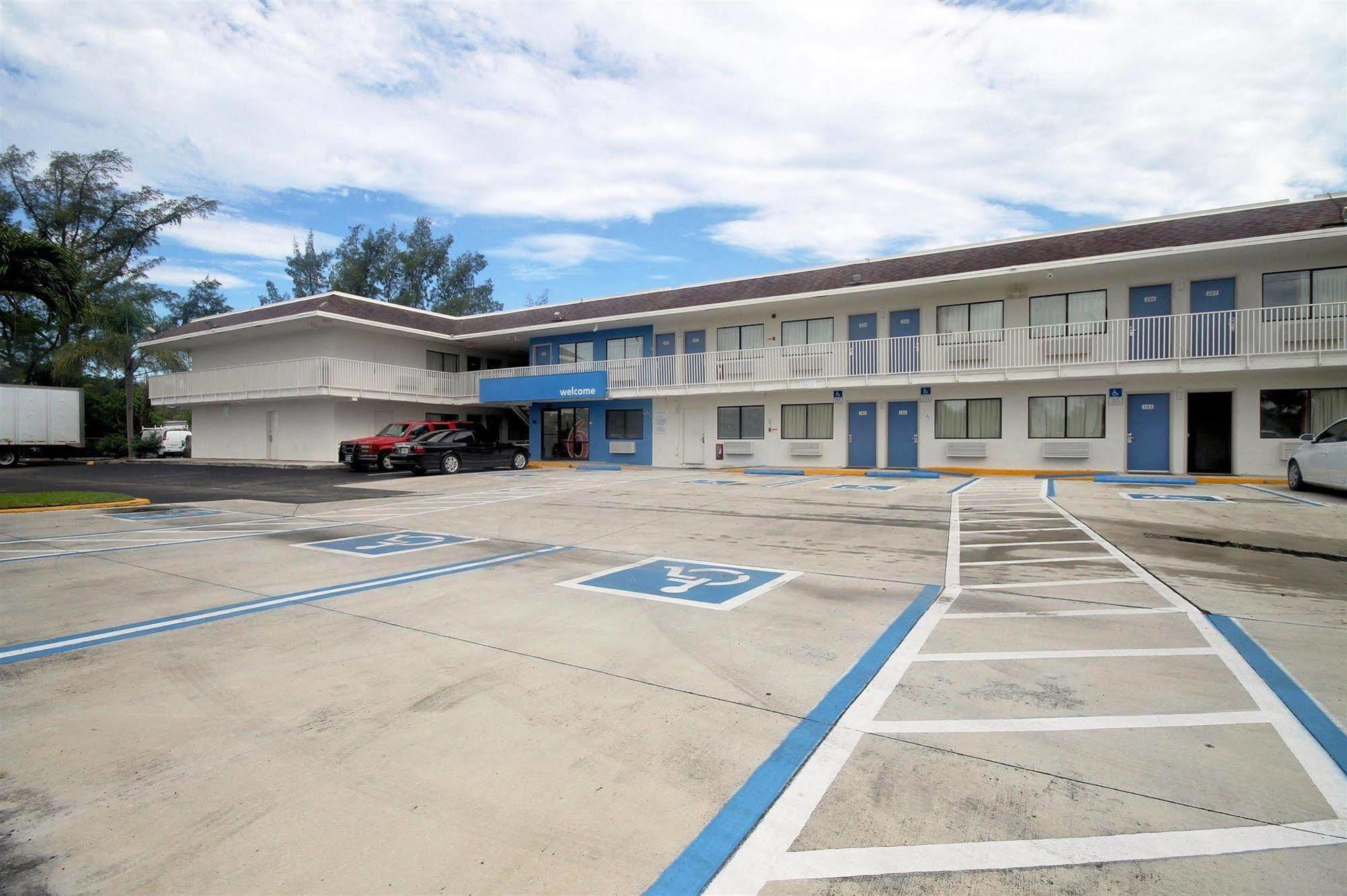 Motel 6 Dania Beach Esterno foto