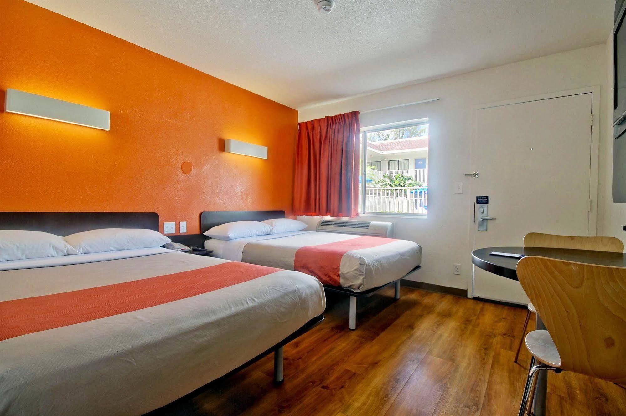 Motel 6 Dania Beach Esterno foto
